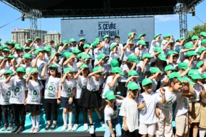 Başakşehir Çevre Festivali'nde geri dönüşüm malzemelerinden yapılan eserler sergileniyor