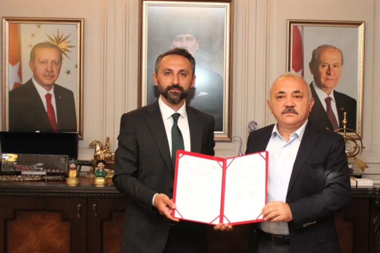 Çankırı'da kaya tuzunun katma değerli ürünlere dönüştürülmesi için KUZKA ile iş birliği protokolü imzalandı.