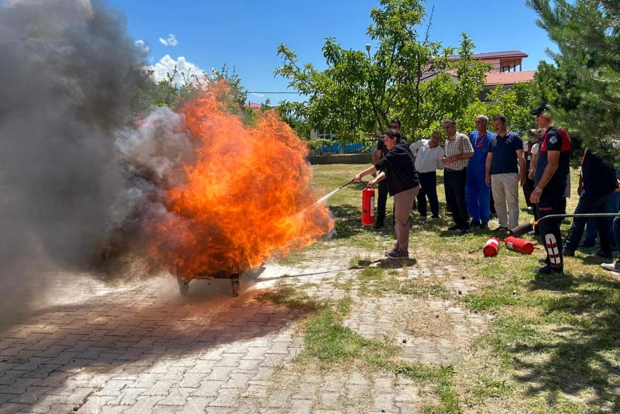 Üzümlü Devlet Hastanesi'nde gerçekleştirilen yangın tatbikatı