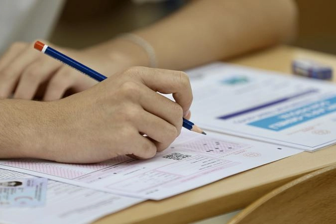 YKS'nin ikinci oturumu olan AYT sınavına giren adaylar