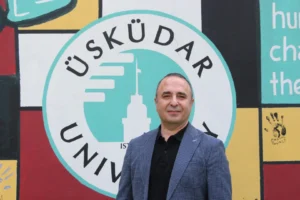 Prof. Dr. And Algül, görsel iletişimin günümüzdeki önemini vurguluyor.