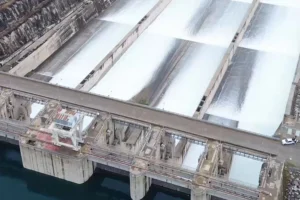Türkiye'nin elektrik üretiminde hidroelektrik santrallerinin rekor kırdığını gösteren görsel