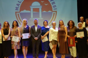 Maltepe'de 'Mahallemizin Kadınları Sinema Yapıyor' projesi kapsamında kadınların çektiği filmler galada izleyiciyle buluştu.