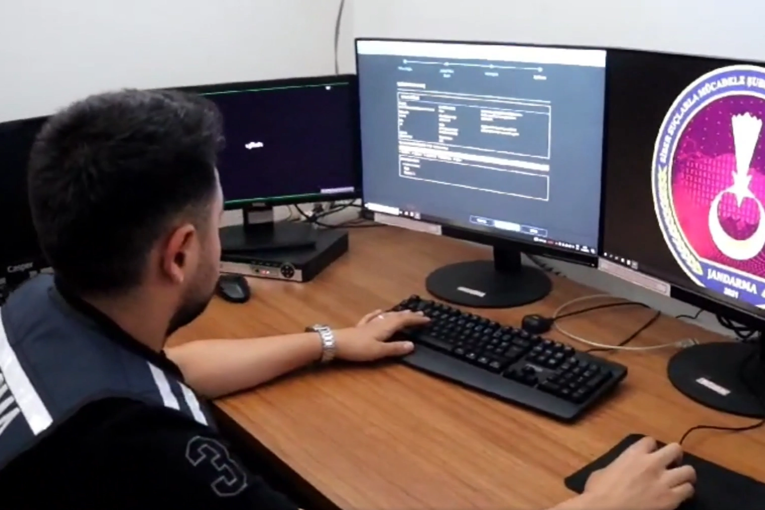 Yasa dışı bahis operasyonu kapsamında tutuklanan şüpheliler ve ele geçirilen para miktarı