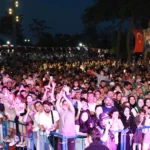 Gebze Aile Şenliği'nde coşkulu kalabalık ve sahne performansları