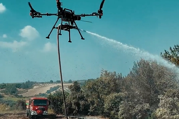 Orman yangınlarıyla mücadelede kullanılan yeni nesil teknolojik drone