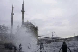 Meteoroloji'den Marmara ve Kuzey Ege için kuvvetli rüzgar uyarısı