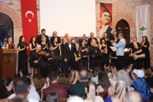 Bursa Osmangazi'de Babalar Günü'ne özel Türk Sanat Müziği konseri