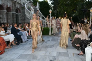 Tuba Ergin'in Büyükada'da düzenlediği Türkiye'nin ilk karbonsuz 'Net Zero Couture' defilesi