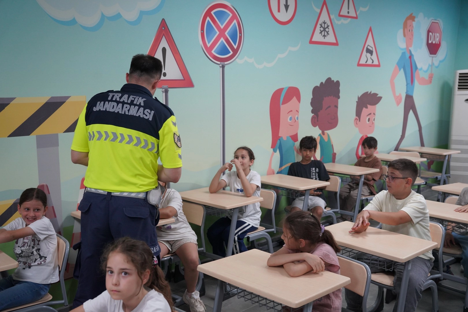 Kocaeli'de binlerce öğrenci Büyükşehir Belediyesi'nin trafik eğitim parkında kuralları öğreniyor