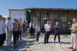 Uludağ Üniversitesi öğrencileri İnegöl Belediyesi'nin güneş enerjisi sistemini inceliyor