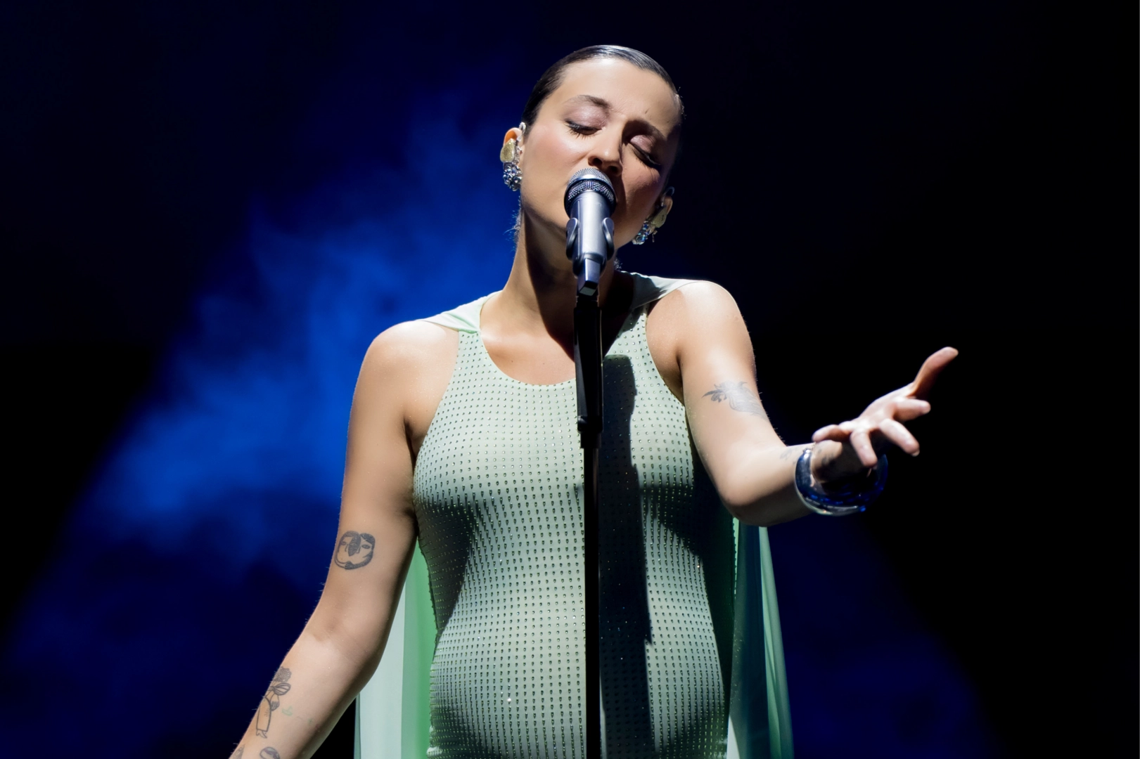 Melike Şahin Antalya ve Denizli konserlerinde hayranlarıyla buluştu