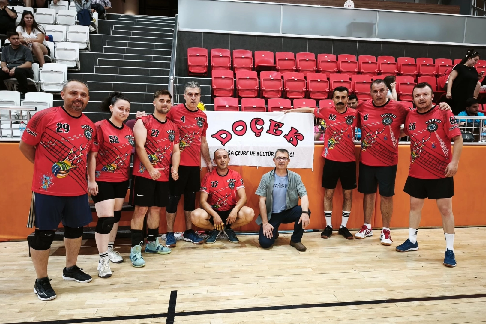 Keşan DOÇEK voleybol takımı, Tarım İl Müdürlüğü'nü yenerek turnuvada galip geldi.