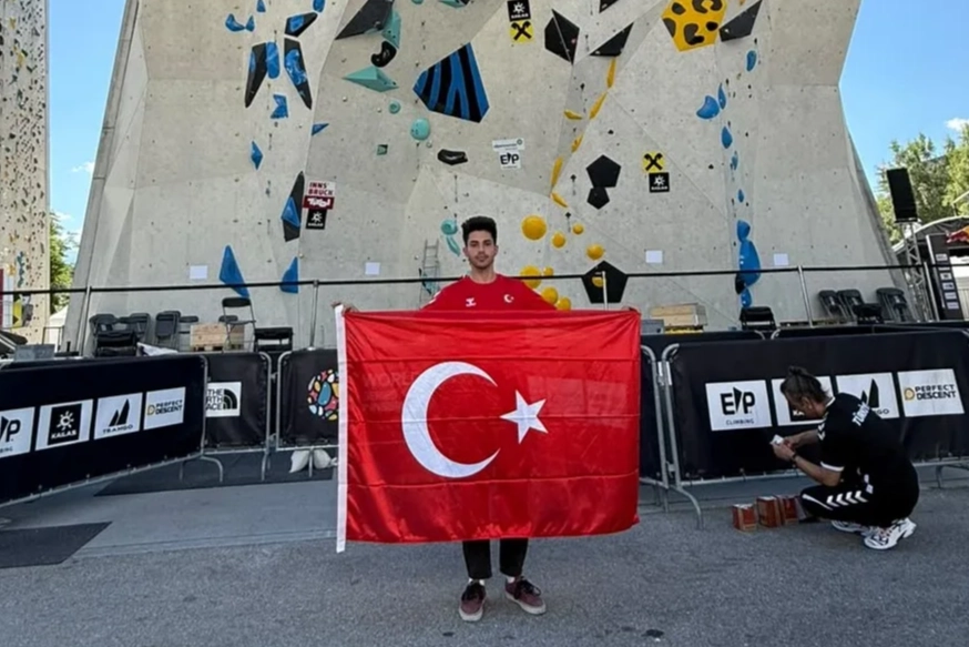 İnegöllü sporcu Emre Doğan, Innsbruck Boulder Dünya Kupası'nda Türkiye Milli Takımı adına yarışıyor.