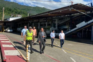 Artvin Ticaret Borsası heyeti, Efor Çay Fabrikası'nı ziyaret etti.