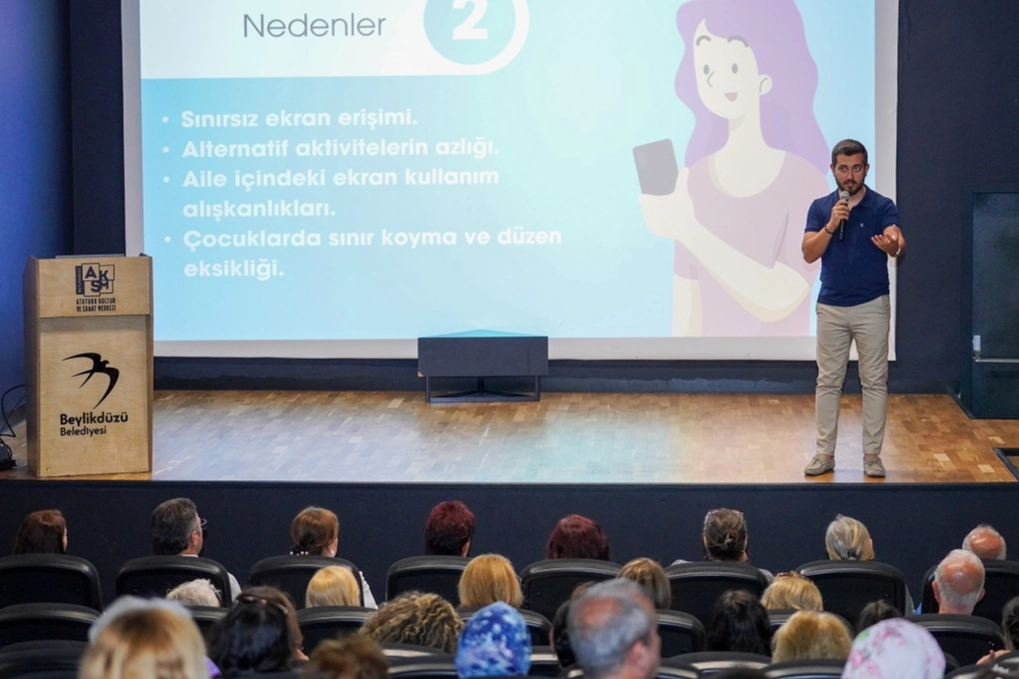 Beylikdüzü'nde ebeveynlere ekran bağımlılığı semineri verildi