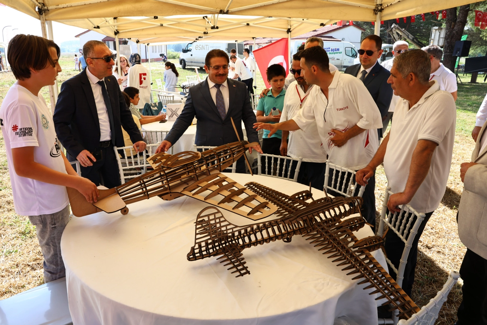 Sakarya Roket Şenliği'nde genç mucitlerin fırlattığı roketler