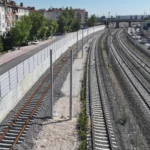 Konya KONYARAY Banliyö Hattı'nda tren gürültüsünü engellemek için kurulan akrilik ses bariyerleri