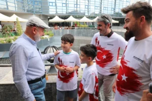 Kocasinan Belediyesi'nin Babalar Günü dolayısıyla düzenlediği baba-çocuk satranç turnuvası etkinliği