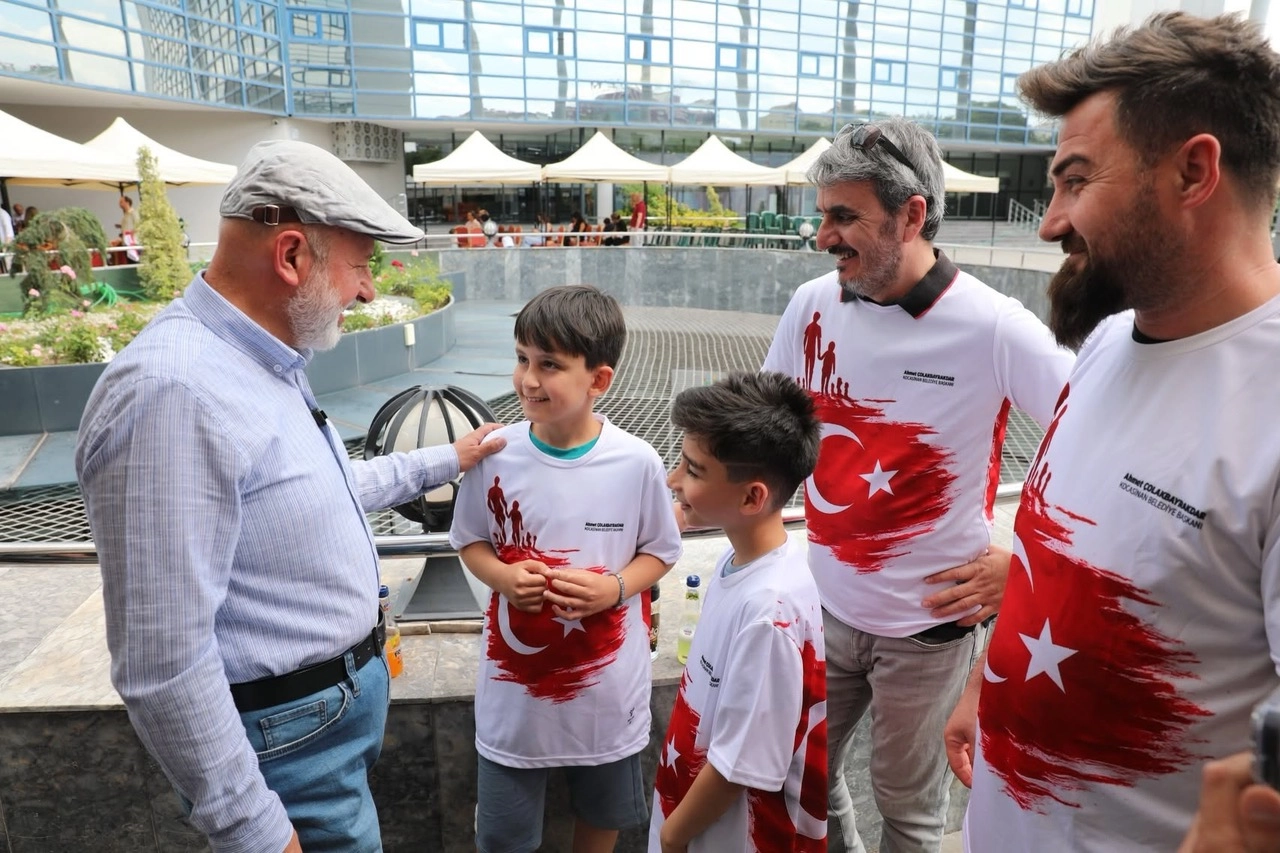 Kocasinan Belediyesi'nin Babalar Günü dolayısıyla düzenlediği baba-çocuk satranç turnuvası etkinliği