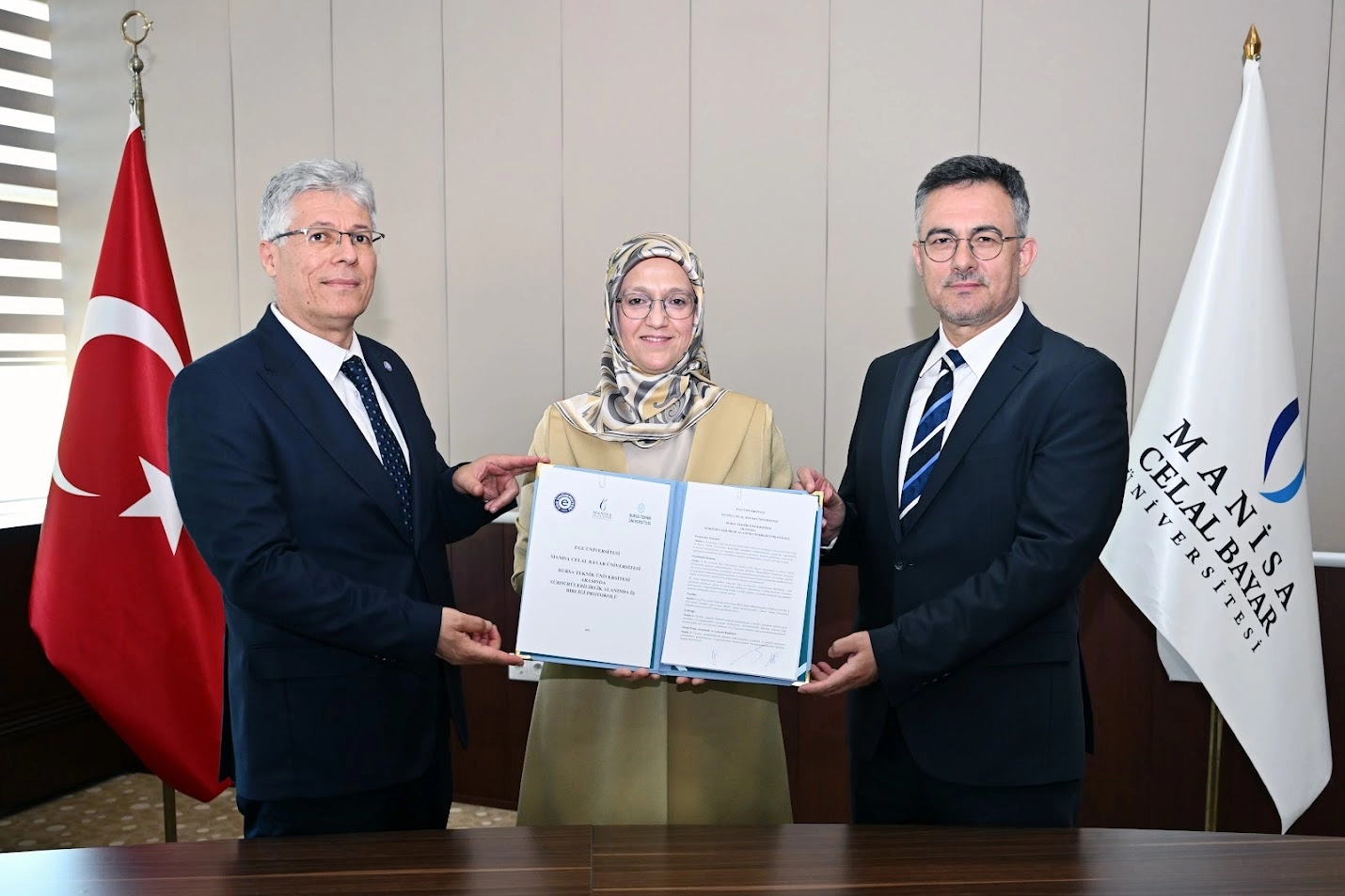Üç üniversite rektörleri sürdürülebilirlik iş birliği protokolünü imzalıyor
