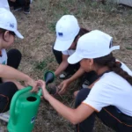 Bursa AB Bilgi Merkezi'nin 'For Our Planet' kampanyası kapsamında öğrencilerle düzenlediği fide dikim etkinliği