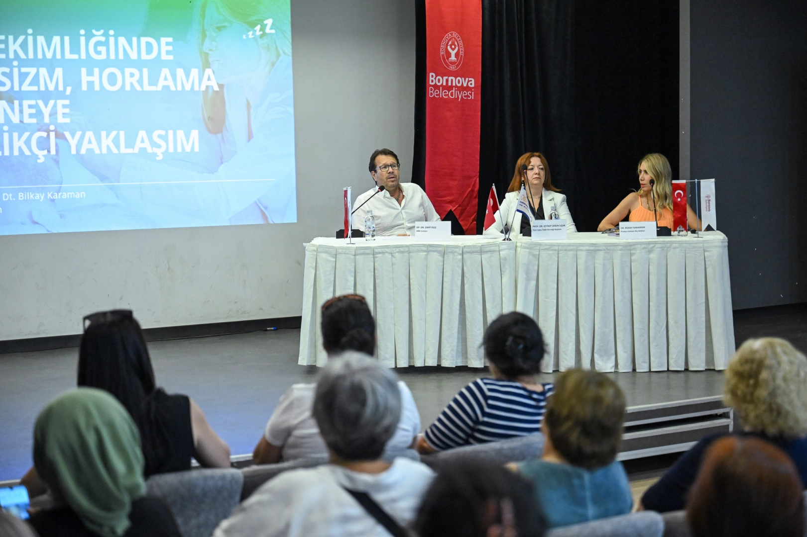 Bornova Belediyesi tarafından düzenlenen horlama ve uyku apnesi konulu panelden genel görünüm
