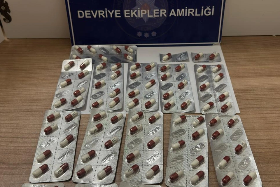 Edirne Keşan'da polis tarafından durdurulan şahıstan sentetik ecza maddeleri ele geçirildi, 1 kişi tutuklandı.