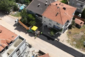 Bursa İnegöl Huzur Mahallesi'nde asfaltlama çalışması