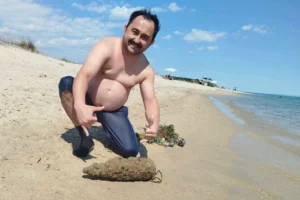 Edirne Enez sahilinde yüzerken bulunan patlamamış top mermisi