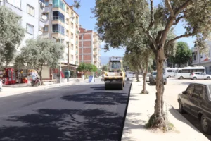 İzmir Ödemiş'te tamamlanan altyapı çalışmalarının ardından başlayan üstyapı yenileme çalışmaları.