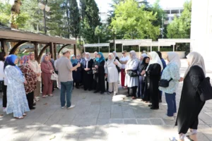 Gemlik Kurtul Mahallesi sakinleri Bursa'da tarihi ve manevi mekanları geziyor.