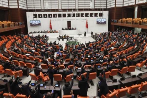TBMM Genel Kurulu'nda kabul edilen yeni kanun teklifi ile emniyet, basın ve vergi alanlarında önemli değişiklikler yapıldı.