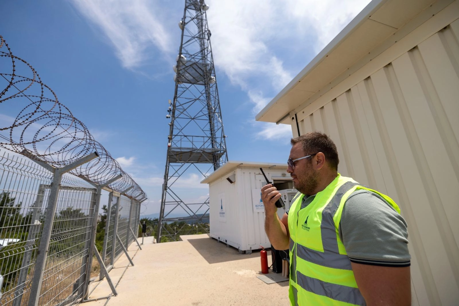 İzmir'in kritik haberleşme altyapısı için kurulan güneş enerjisi sistemi