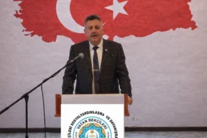 Vatan Bekçileri Derneği Genel Başkanı Abdülkadir Durgut, mezuniyet törenlerinin ailelere yük olmaması için MEB'e çağrıda bulundu.