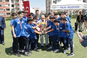 Talas Belediyespor Yaz Futbol Okulu'nda geleceğin futbolcuları yetiştiriliyor