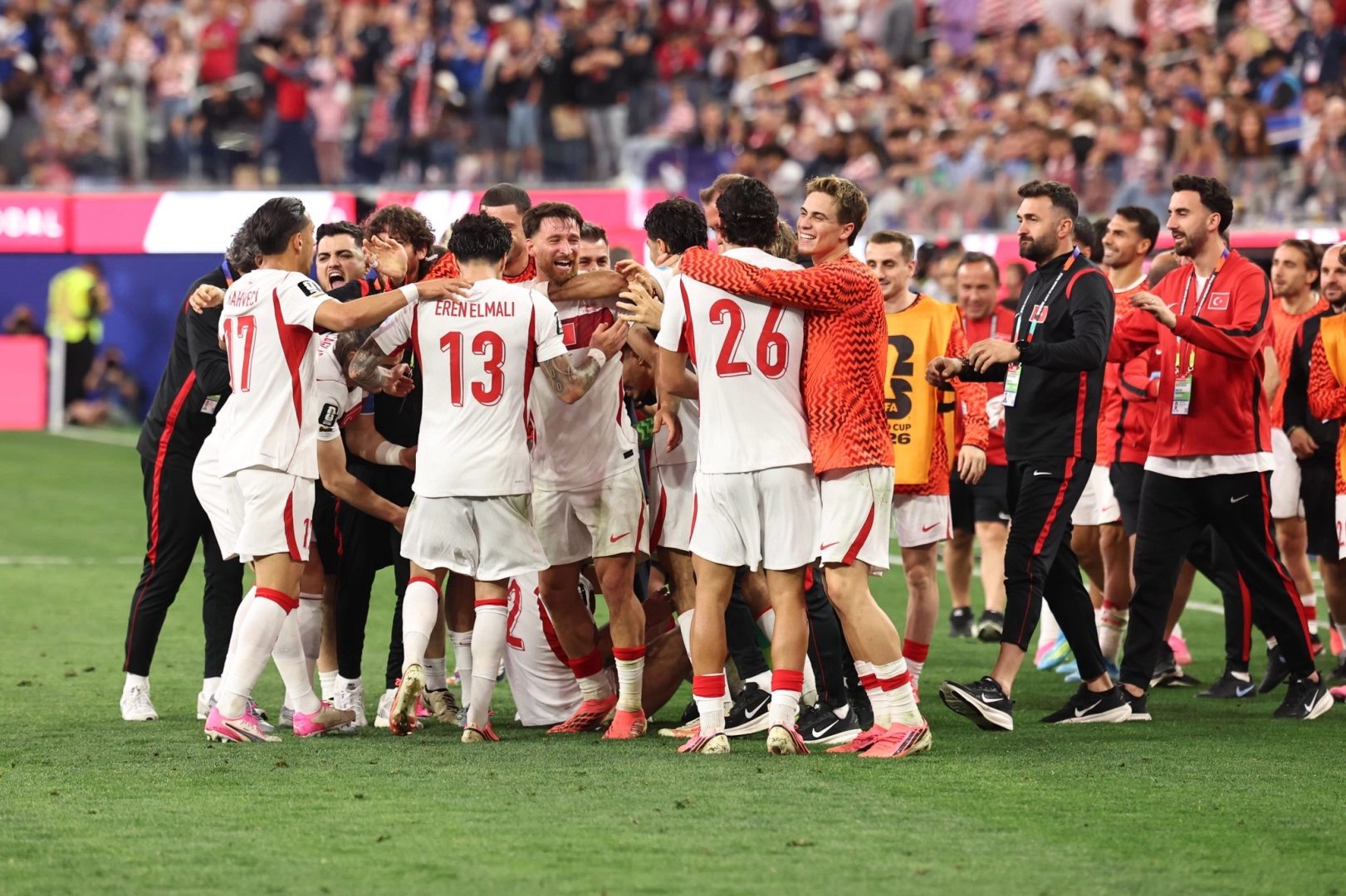 Türkiye, ABD'yi 3-2 yenerek Dünya Kupası'na galibiyetle veda etti.
