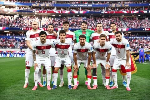 A Milli Futbol Takımı oyuncuları yurda dönüşte