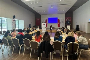 Denizli Büyükşehir Belediyesi'nin toplumsal eşitlik reformunu simgeleyen görsel