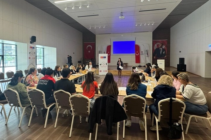 Denizli Büyükşehir Belediyesi'nin toplumsal eşitlik reformunu simgeleyen görsel