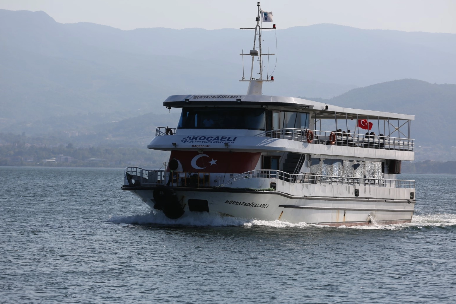 Kocaeli İzmit Körfezi'nde yaz seferlerine başlayan vapurlar