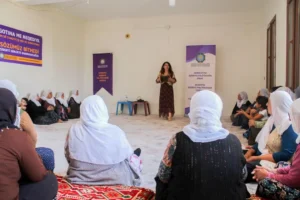 Diyarbakır'da Kulp ve Hazro ilçelerinde kadınlara dijital şiddetle mücadele eğitimi veriliyor