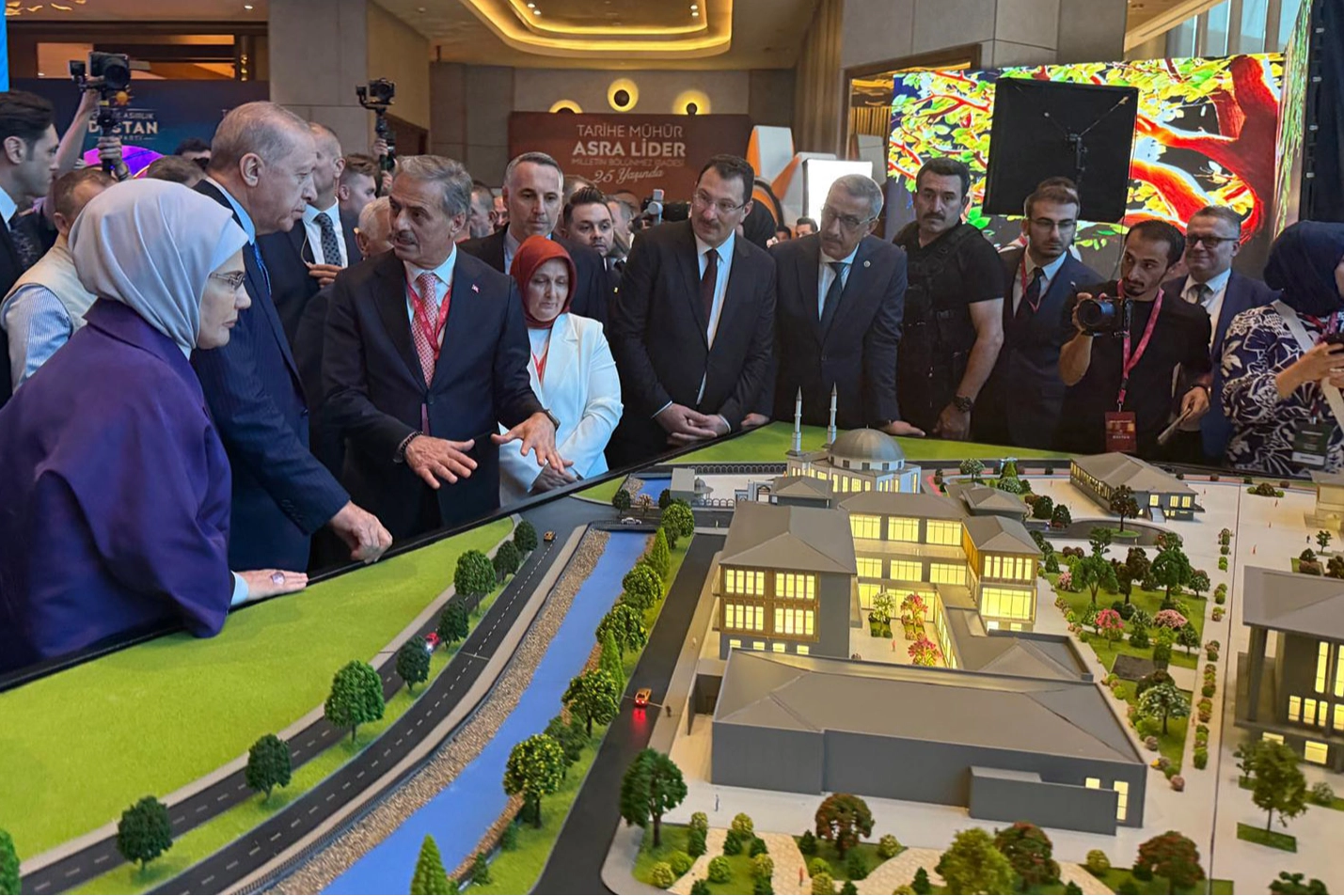 Sakarya Recep Tayyip Erdoğan Kampüsü'nün Cumhurbaşkanı Erdoğan'a tanıtıldığı an