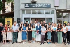 Denizli'de düzenlenen 6. Uluslararası Karikatür Yarışması'nda ödül kazanan karikatüristler ve eserleri sergilendi.