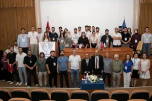 Mersin Büyükşehir Belediyesi'nin üniversite öğrencilerine yönelik kariyer ve girişimcilik projeleri tanıtım etkinliği