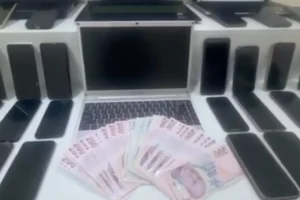 Siber suç operasyonları kapsamında gözaltına alınan şüphelilerin fotoğrafları.