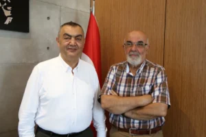 Kayseri Sanayi Odası Başkanı Mehmet Büyüksimitci, ihracat başarısını kutluyor