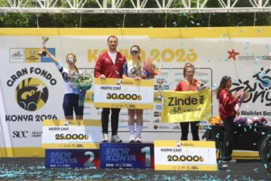 Konya'da düzenlenen Granfondo Bisiklet Yol Yarışı'nda sporcular mücadele ediyor