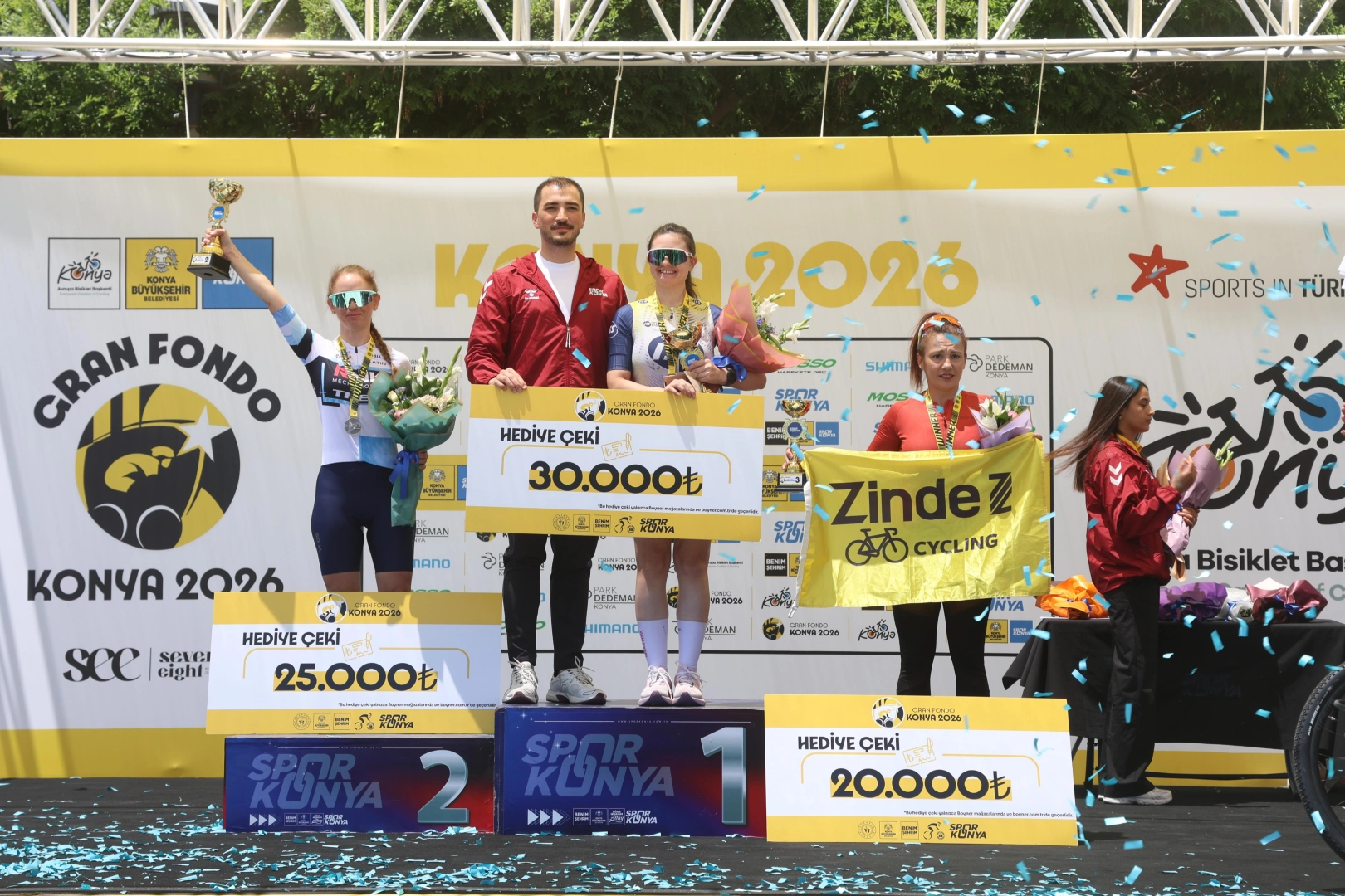 Konya'da düzenlenen Granfondo Bisiklet Yol Yarışı'nda sporcular mücadele ediyor