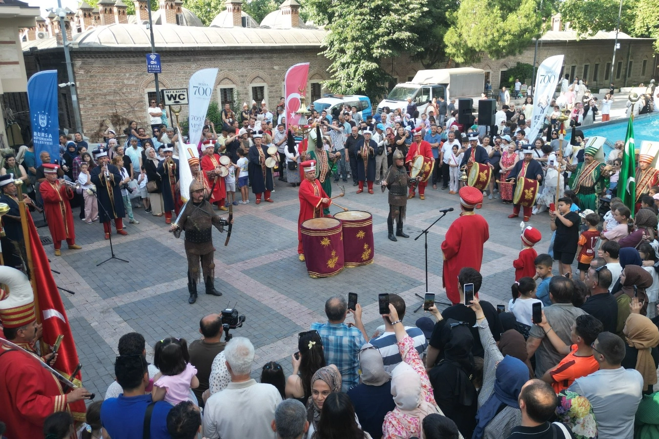 Bursa'da Fethin 700. yılı kapsamında düzenlenen mehter konserlerinden bir görüntü